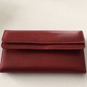 Button women's wallet